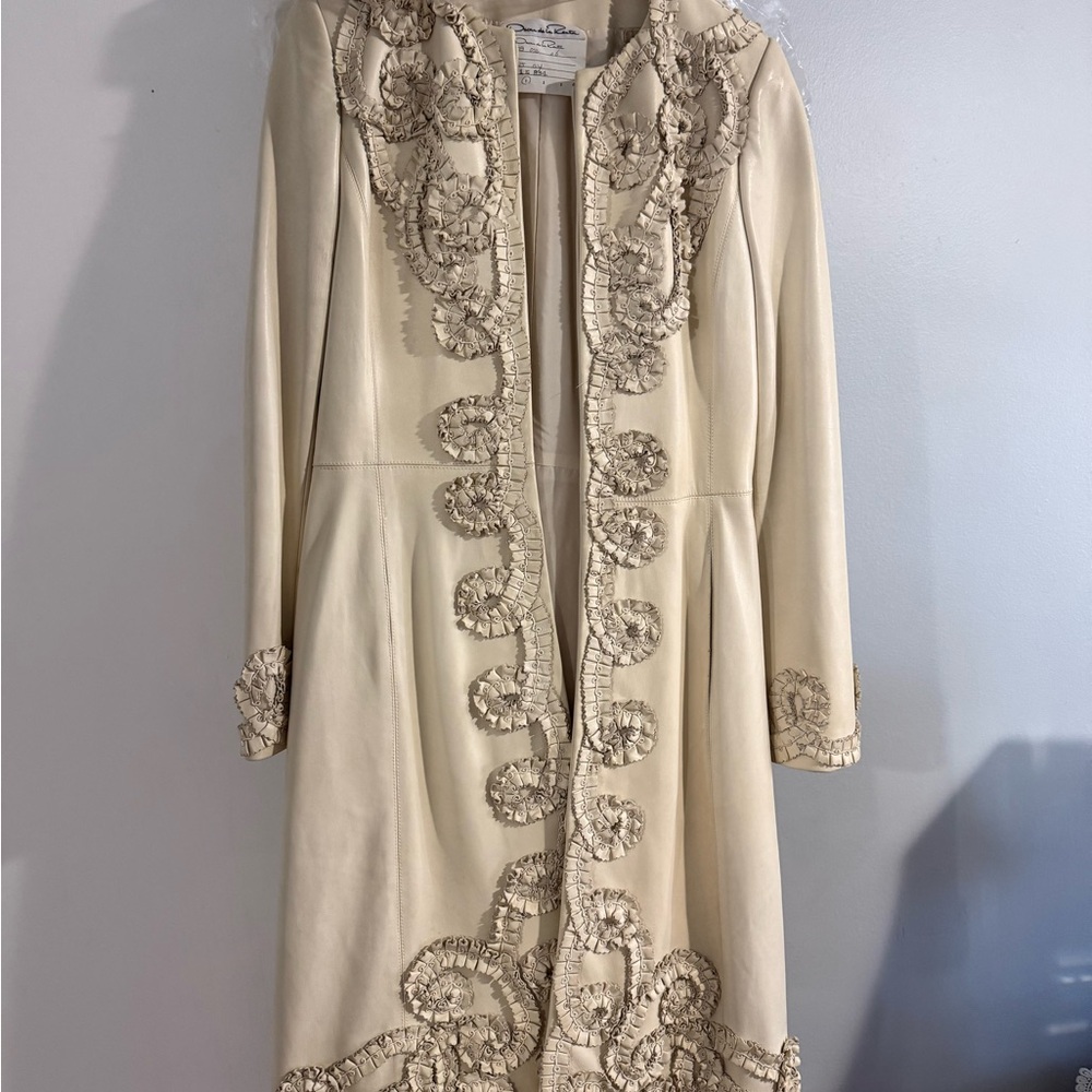 Oscar de la Renta Cream Trench Coat with Embroidered Details